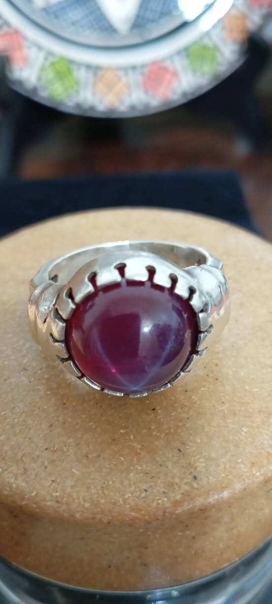 A beautifully crafted pure silver ring crowned with a star sapphire stone.


**إذا كنت صاحب هذا الإعلان وتريد حذفه لأي سبب، رجاءا أرسل رسالة إلى الدعم الفني**