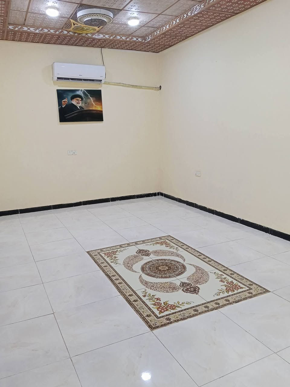 بيت طابو زراعي للبيع 

في قضاء ابو خصيب طريق الوسطي قرب مدرسة طيور الخصيب الاهلية 

مساحة البيت 200 متر 

يحتوي البيت على غرفتين ودوانية وصاله ومطبخ وحمام 

السكف سندويج 

السعر 47 وبي مجال شي بسيط 

لاستفسار تواصل على رقم 

***********
