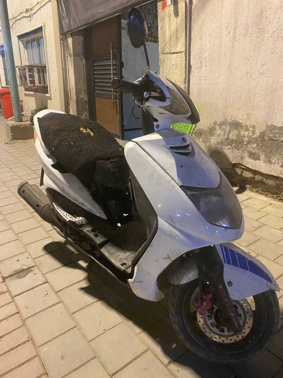 السلام عليكم دراجه سكنس نثيه 140 كلشي جديد تجفيت جديد عطلها كابريتر اطوف السعر اب 250 قفل ***********
