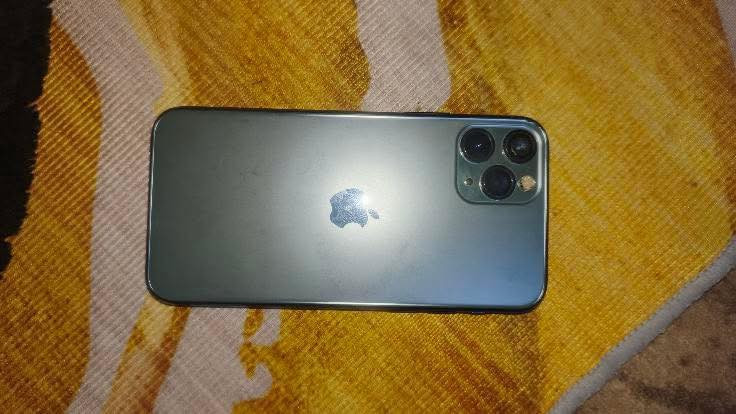 ايفون 11 برو
اللون : زيتوني 
الذاكره : 64
البطارية : 90%
جهاز نضيف ما مبدل بي ايشي بس البطاريه شويه منفوخه بس ما ماثره على الجهاز ولا مبينه
***********_موجود واتساب
