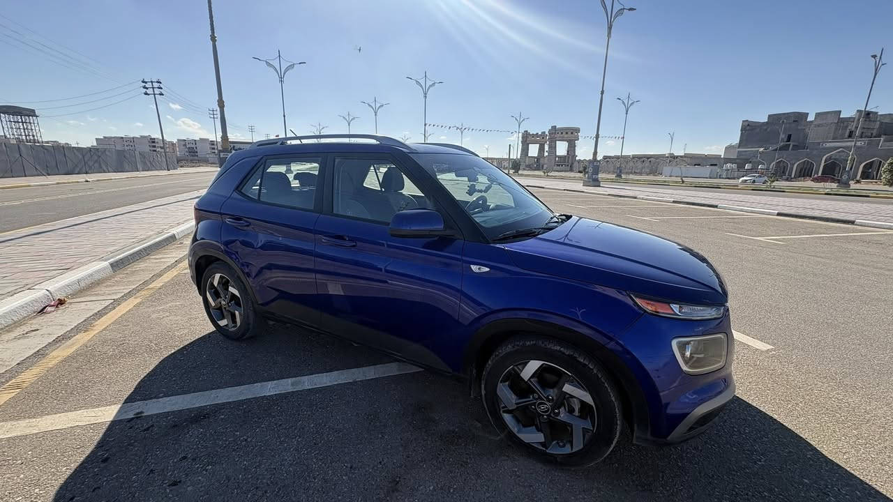 سلام عليكم. هونداء ڤينيو موديل 2023  
الحادث جاملغ امامي جهت سايق مبدل نفس الون  والباب الوره بيه شخطه 
مكينه 1600تنفس طبيعي 
مواصفاته  تحديد مسار نقط عمياء تدفئه كشنات وستيرن سياقه شبه ذاتيه  وبيه هواي مواصفات بعد سعره 145وبيه مجاب مكان كربلاء  ***********
