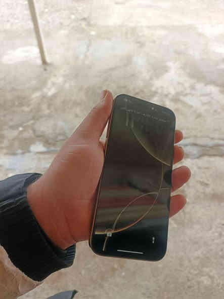 إيفون ١٦بروماكس شرق اوسط ماستر مع الملحقات
مبدل شاشة والكامرا الأمامية طلع بيها أشعار وورا فترة وكفت
ذاكرة ٢٥٦ بطارية ٩٦ بعده داخل الضمان 
موجودة وياه كارتونة فقط 
بيع أو مراوس إيفون فقط
سعر البيع ٧٩٠ ألف وبيه مجال بسيط 
ملاحظة الشاشة إلي بيه حلوة وألوانها ممتازة 
***********
