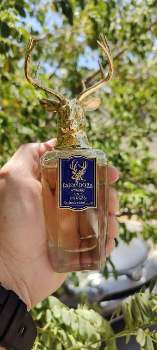 عطر Aqua de Dora Pana Dora 
بانا دورا أكوا دي دورا من دار العطور السويدية  تتميز هذه الزجاجة بتصميمها الأنيق الذي يحمل غطاءً معدنياً على شكل رأس غزال 🦌 ذهبي بقرون ممتدة، وهو الشعار الأيقوني الشهير لهذه الدار الفاخرة 💐🦌 
من اجمل واثقل واطيب العطور الصيفية ،
 العطر ، يصلح لجميع الاعمار 🌹 وبنقاء ممتاز. بي شبه من بلغاري تايكر وفيبراتو لكن
 أشوفه متفرد واجمل منهن.. راقي لابعد الحدود حمضي مسكي.... ثابت وفواح لابعد حدود ،، انصح به وبشده ❤️..


**إذا كنت صاحب هذا الإعلان وتريد حذفه لأي سبب، رجاءا أرسل رسالة إلى الدعم الفني**
