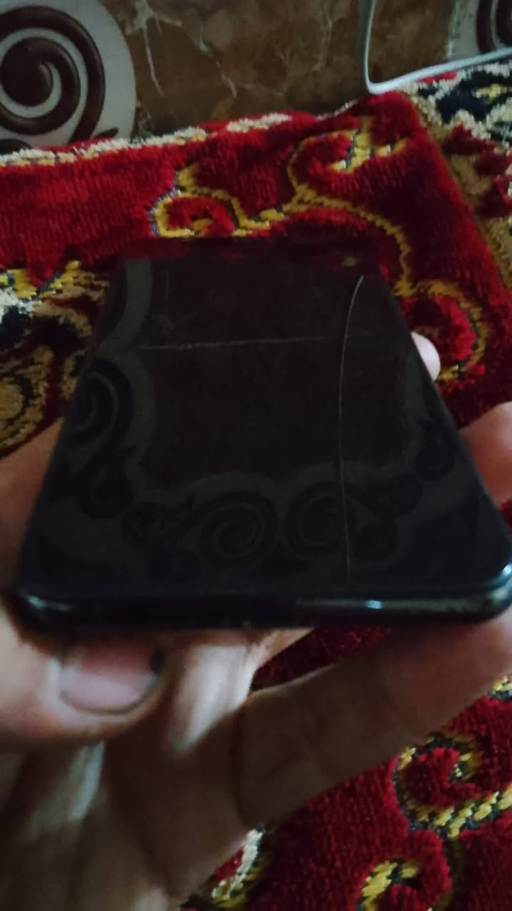 السلام عليكم ايفون ١١ برو ماكس للبيع بطاريه وذاكره موضحه بلصور مبدل شاشه بدون فيس ايدي فقط رايده عل ٤٢٥ وبي مجال عنواني زعفزانيه للستفسار ادخل خاص او على رقم ***********
