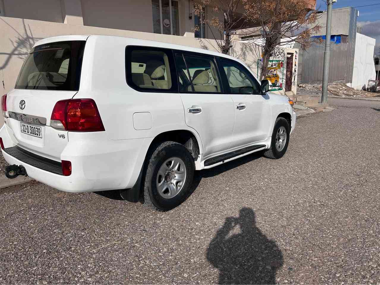 تويتا لاندكروزر موديل ٢٠١٣. مواسه فاتي G سپي به فري لويك لوك هجي پيوه نيه گيرو مه كينه ي به شرت سپانه ي لي نه دراوه  سه نه وي تازه يه تايه ي تازه يه سعري ٣٢٠ وه ره قو مه جالي زور كه م   ***********. *********** شمشمل, السليمانية
