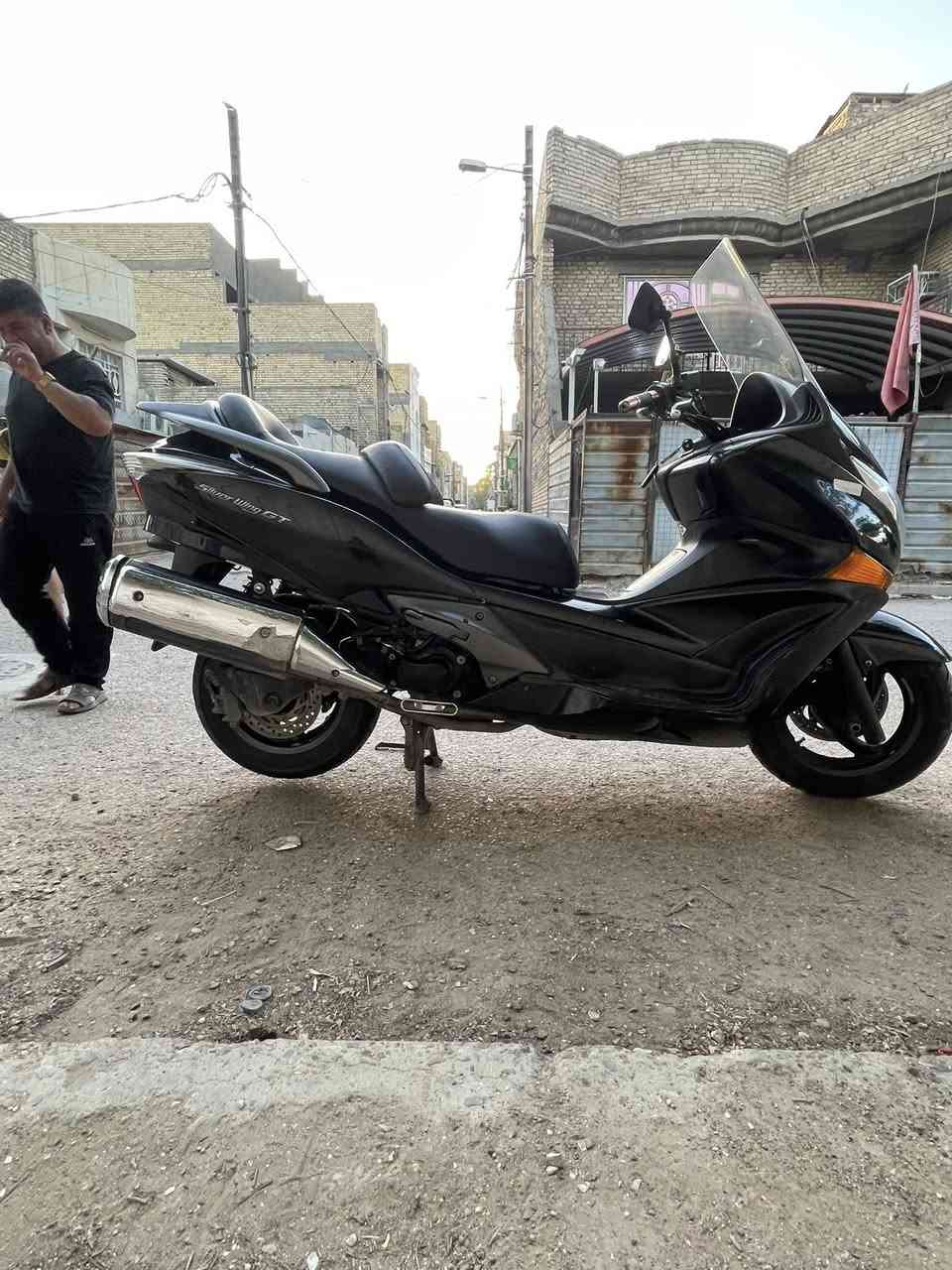 السلام عليكم دراجة جيتي سلفرونج 400 المكان مدينة الصدر الخاص مسدود الاتصال ع رقم الهاتف*********** السعر 21 بيه مجال قليل
