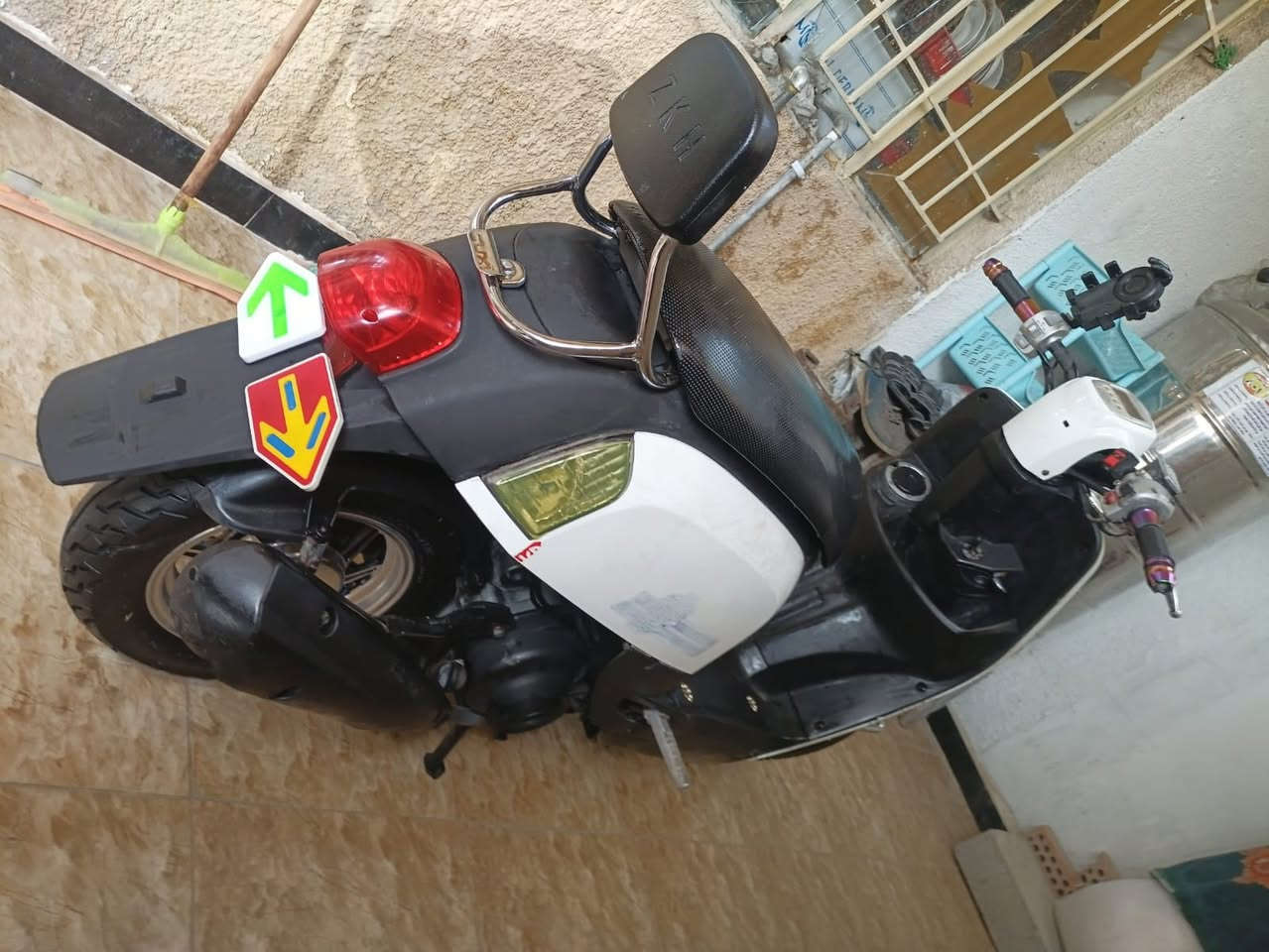 بوليسي 2009
نوزل رمبه كيج إلكتروني و ويل كروم كفرات بلاديه دراجه مزوده وكلها شغاله و جديده السعر 750 
للاستفسار / ‭0770 723 7822‬
