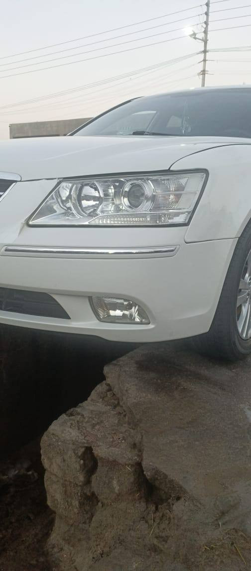 سلام عليكم سوناتا 2009 سياره مكفول ما عدة البنيد صبغ ماشيه 150 رقم بصره بسمي مكان البصره القرنه ***********
