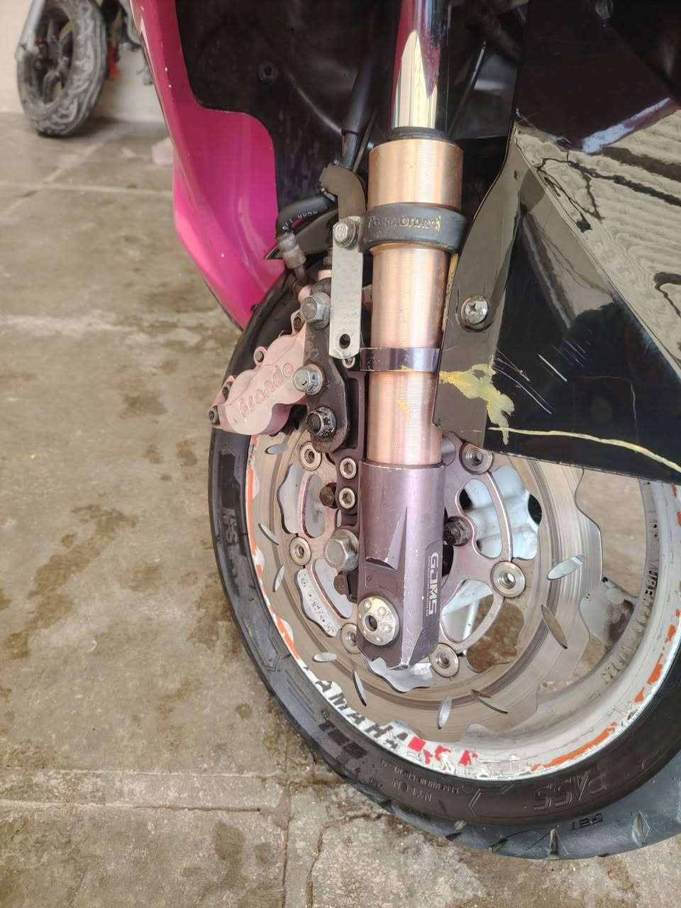 سلام شلونك شباب غراض سكنس للبيع دبلات جمس وفج فرمبو وفلنجه اصليه. ويل عمل بي ام تاير تي ماكس كامل عرضه شبر وي الفج. كلجات WF مطابقات اصلي. اسبايدر قطعتين مكاني بغداد الشعله الرحمانيه ***********
