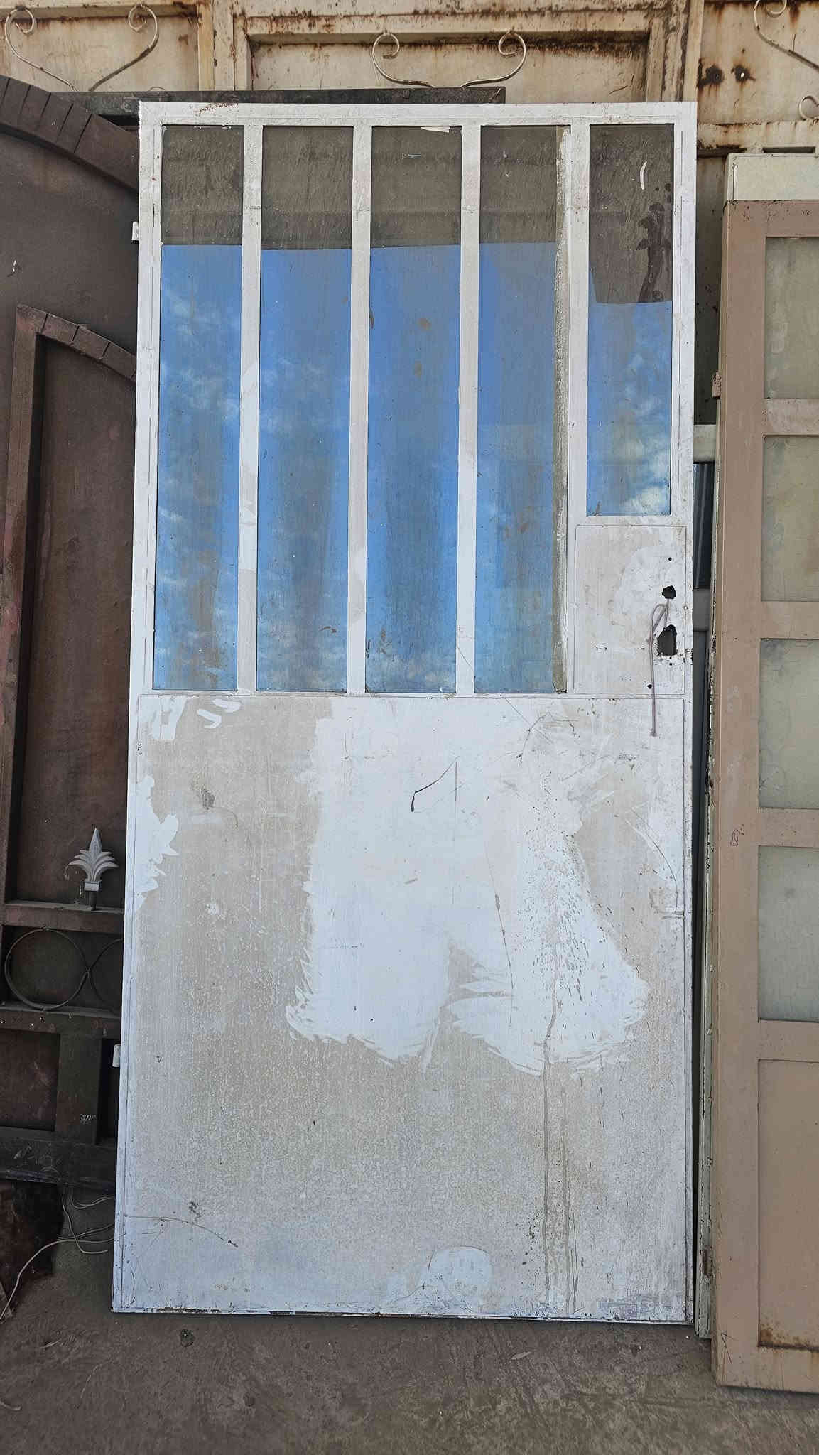 شبابيك وأبواب مستعملة للبيع طريق اربيل الموصل مفرق باصخرة 
*********** للإستفسار
