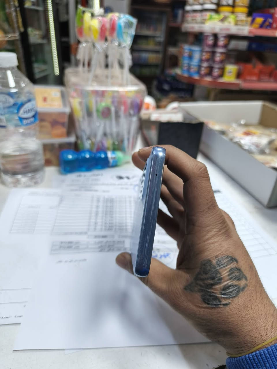 سلام عليكم 
هاتف سامسونج جالكسي a53.. 5g
الجهاز نضيف كلش بلادي غير داخل صيانة
ملحقات كارتون فقط
ذاكره ٢٥٦ عشوائية ٨
السعر ١٩٠ 
مكاني بغداد الاعظميه 
***********
