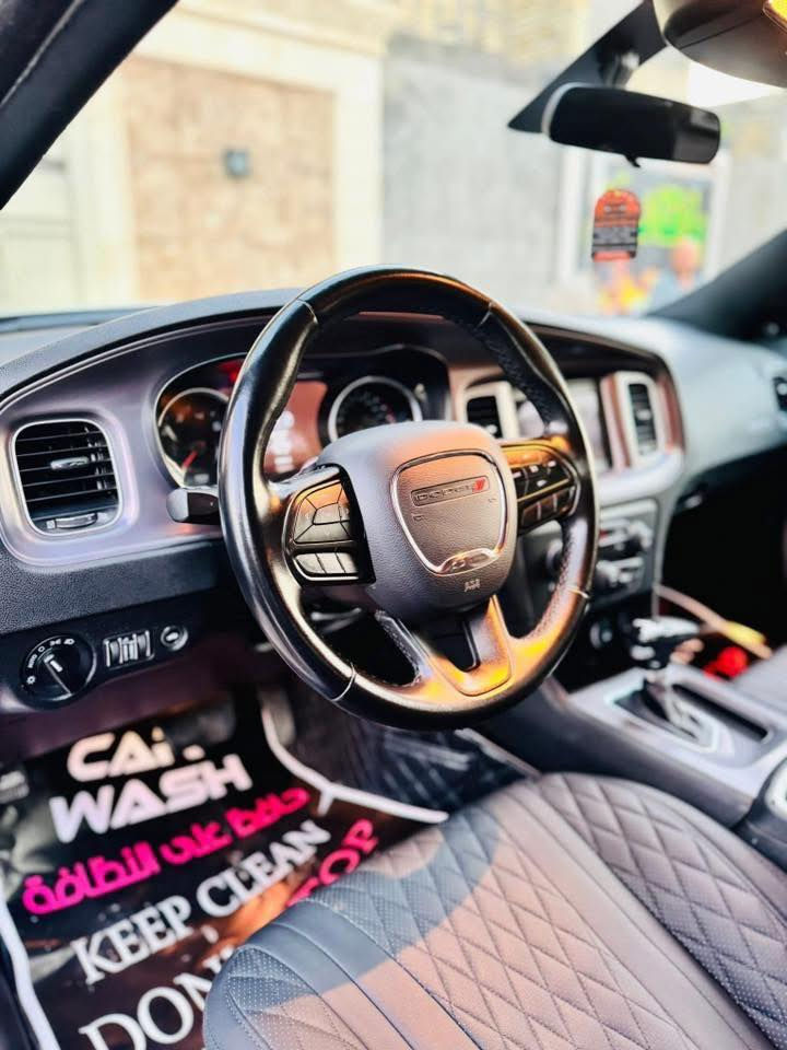 جارجر خليجي (هارلم).   الموديل .2023 SXT
اللون . سلفر فضي 
المسافة المقطوعة 40Km //جديده كارتون ارضيات الوكالة مامستخدمه  كل عدد الوكالة
 حجم المحرك 3600

                         مواصفات السيارة ..

-لايتات زنون وكالة
-تشغيل عن بعد 
-كشنات حضن مع تحكم كهرباء
-حساس خلفي 
-نضام USB- كامل 
-تبريد قطعتين
-بصمة ابواب 
-ويل 18
(رقم بغداد  بأسمي )
مكان السيارة بغداد 📍
اي استفسار الاتصال. متوفر وتس اب.
                         ***********
