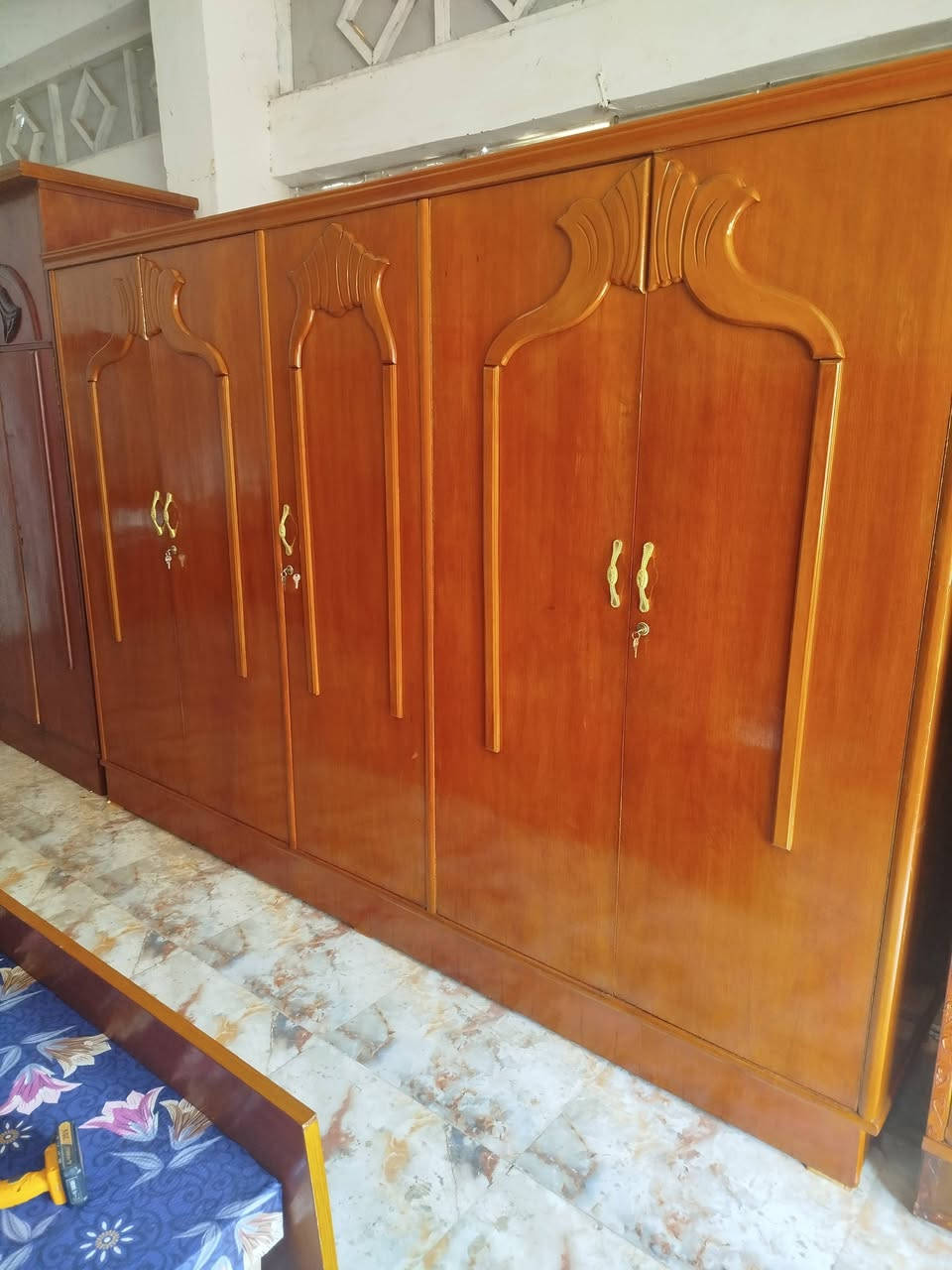 غرفه أم خمسة 
للبيع سعر 550
العنوان العزه القديمة 
***********
