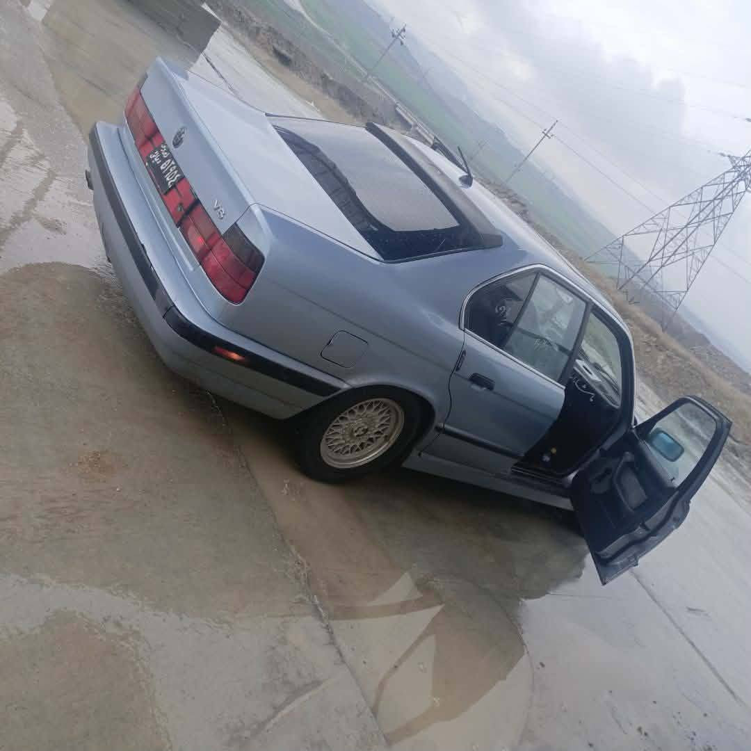 بی ئێم مۆدێل ١٩٩٣ بیلاد گێڕ عادی دەعامی بۆ دەعامی بەشەرت دەعم و لێدراوی نییە مەعجونکاری نییە مەکینەی ٥٢٥ کلاج و عەینەی لۆکی لەسەرە گێچی ئەڵقەیە تەوافەی بەنزینەکەشی ئیش ئەکات  ساڵانسای سپۆڕت سەوتی زۆر خۆشە تایە و ویلی موشەبەک ٢٢٥ لۆکی لەژێرە ئاڕمی پلاستیکی هەولێر بەشەرت و زەمان ڕەقەمی ئەسڵی لەگەڵە هەموو کوردوستانی پێ بگەڕێ
سعری ٤٥ گەڵا و معامەلە 
لە سلێمانیم
***********
***********
