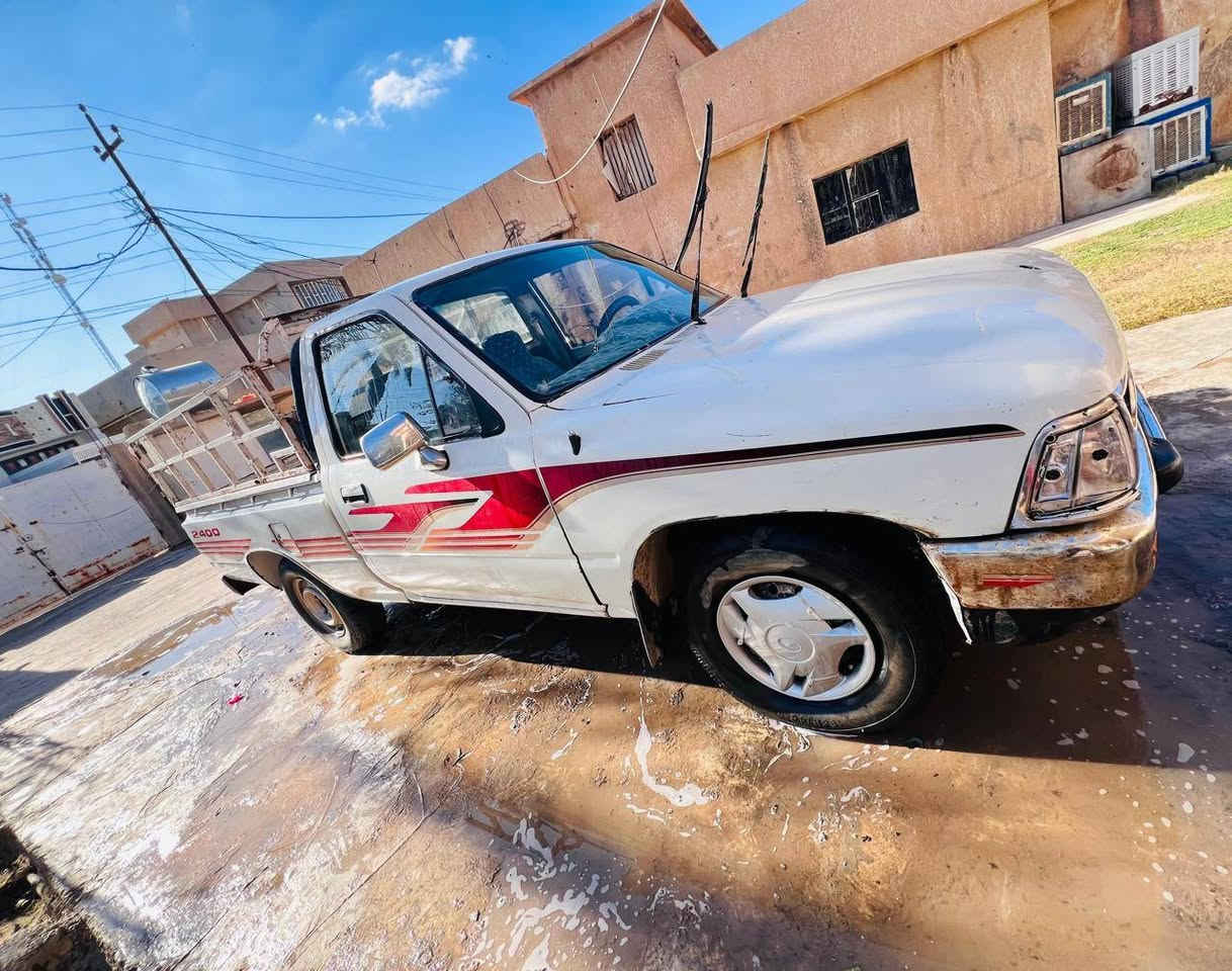 للبيع بيكم موديل 89  محرك كروسيدا صلاح الدين صدامي شرط التحويل السعر ٣٠ وبيها مجال ***********
