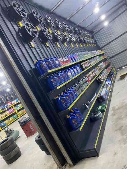 متوفر اطارات مستخدمه باله 
كافه القياسات والاحجام 
انتاج حديث 
متوفر ايضاً ويل ويل كب جديد ومستخدم 
كافه القياسات والاحجام 
اطارات جديد كل القياسات 
عنوان العزيزيه المدخل الشمالي 
مقابيل حسينه حواس 
رقم ***********
