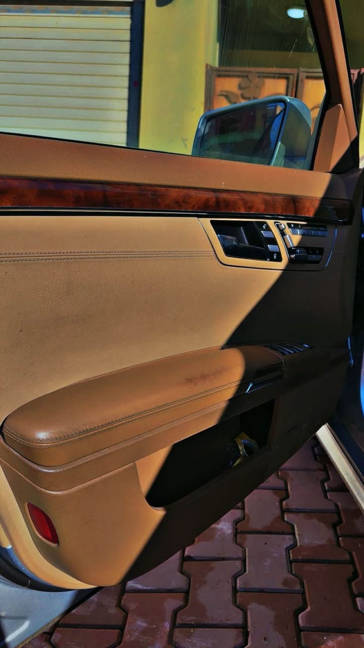 مارسيدس S550 V8
موديل 2008
فول مواصفات 
پانوراما نازور ليلي 
كوشن جلد ساردو گه رم 
ده رگا شفت 
ده بل هه وا بيلاد بي عه يب 
ويل كه پ 
كوشن ميمورى و خزن 
سلاجه 
تحكوماتى سوكان 
كوشن مساج 
3مودى ليخورين 
ئاوينه oto
جامى پولورايز
5په رده يه 
صالنصاى sport
CD box
ده عامى بو ده عامى به شه رت 
پيش و پشتى كه پسه ده عمى نيه 
په له په له بوياغى هه يه 
ره قه م و سنوى بغداد و وكاله تى له گه له  اصلى 
به س من به شه رتى ئه وه ليات نايده م 
جوابى كومينت ناده مه وه له گه ل ريزم 
***********
سعرى 80مجال Singapore
