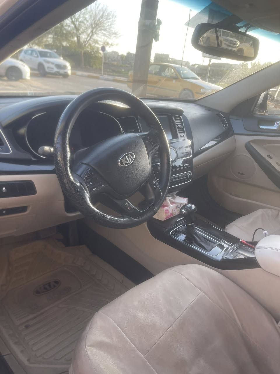 السلام عليكم كيا كادنزا  2014  مكينه 6 سلندر Vip سياره  
فتحتين 
بنورما 
قطعتين تبريد 
مري شفط 
لدات داخليه 
ستيرن كهربائي 
برده عدد٣ سلايت بلادي 
حساسات خلفيه 
حساسات اماميه 
كشن كهربائي 
تدفئه تبريد بل كشنات 
اشاره ترحيب 
اشاير 
ك
سايد بريك بصمه
سنويه جديده 
هزه جديده
رقم جديد  
تحويل وكاله 
السعر 118
العنوان المنصور دور السود ***********
