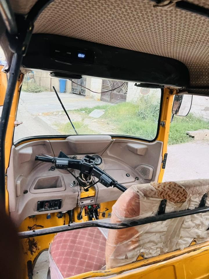 السلام عليكم تكتك للبيع كهربيات شغاله كلها مرقمه وبسمي تحويل ثاني يوم تكتك بيها صفحه صبغتها ولغدين مرشرشه   تكتك مكينه مجفته مكاني زعفرانيه رقمي ***********
