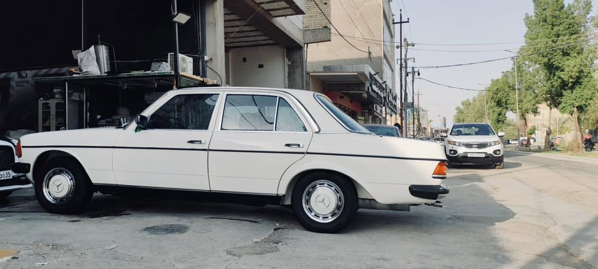 السلام عليكم اخواني الكرام للبيع Mercedes-Benz 1983 W123)تعمير درجه اولى السياره صبغ جماليه اي ضربه مابيه مكينه اربعه سلندر عنكبوت بلادي رقم بغداد الماني تحويل ثاني يوم السياره بلحقيقه احلى من الصوره ماشاءالله مابيه نقص ابد غرفه بلجيس كله وراد وعلى ادينه تجي وتكلب وشوف رقم صاحب السياره سعر85وبيه مجال حك الجيه رقم صاحب السياره ‭0780 450 8357‬شكراً لللكروب جميعاً
