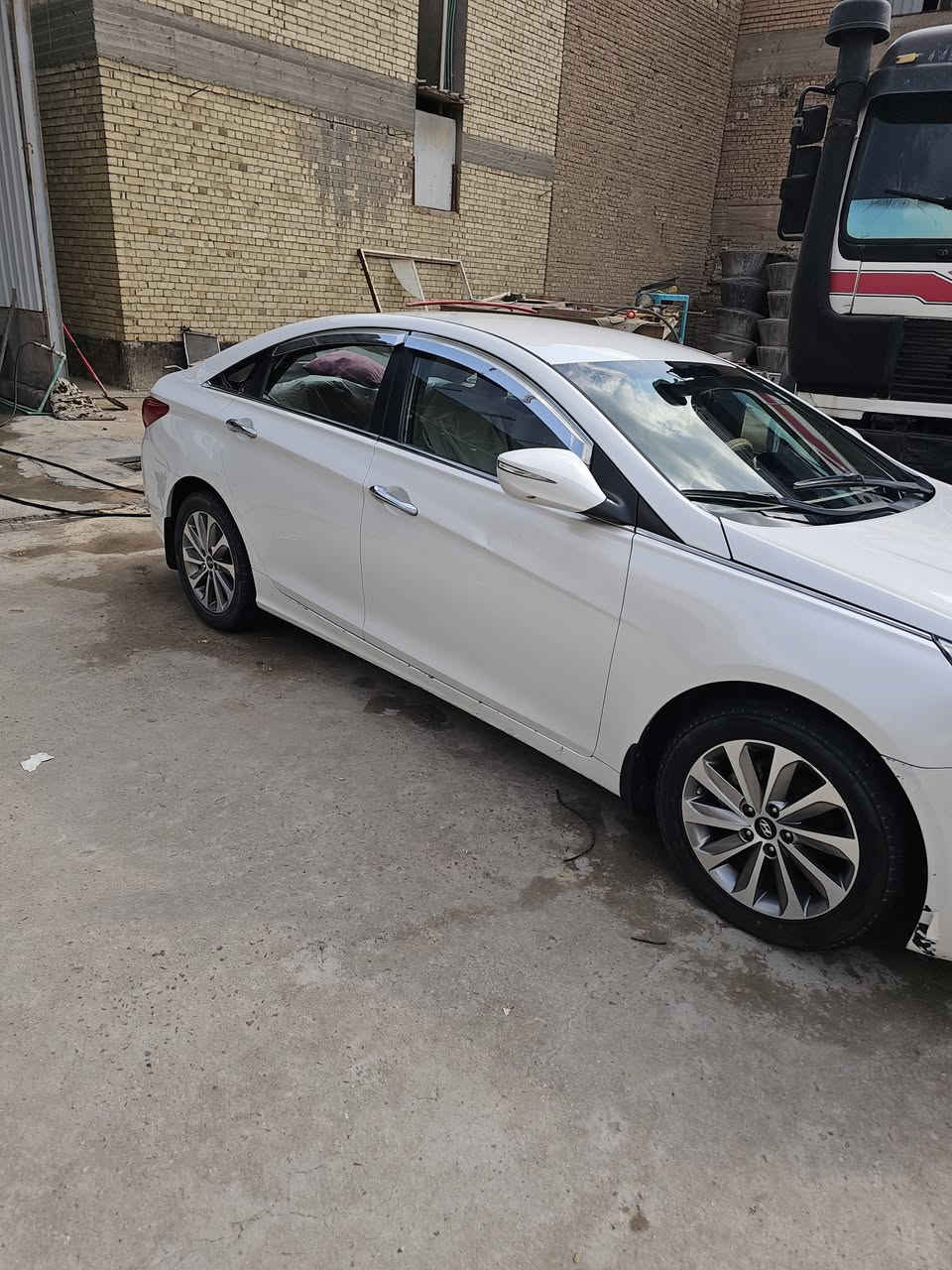 السلام عليكم سوناتا خليجي مكفوله لون ابيض رقم سليمانيه محرك 2400 دوش موديل 2014 عنوان كوفه 
التواصل واتساب ***********
