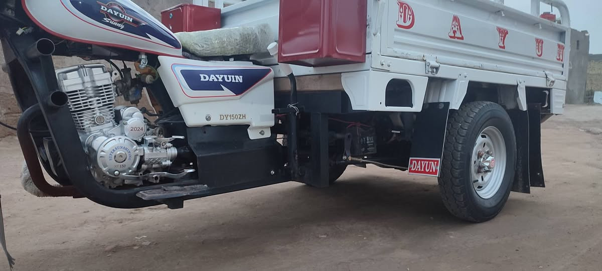 ستوتة للبيع موديل 2015
مكينة جمرة جديد
تخم تاير جديد 
كهربائيات جديده
الون ازرق بالوراق 
بس مصبوغة ابيض للجمالية 
السعر 1650 وبيها مجال لحك الجيه 
للاستفسار الاتصال على الرقم 
*********** 
غير متواجد على الفيس 
مكاني واسط قضاء الحي
