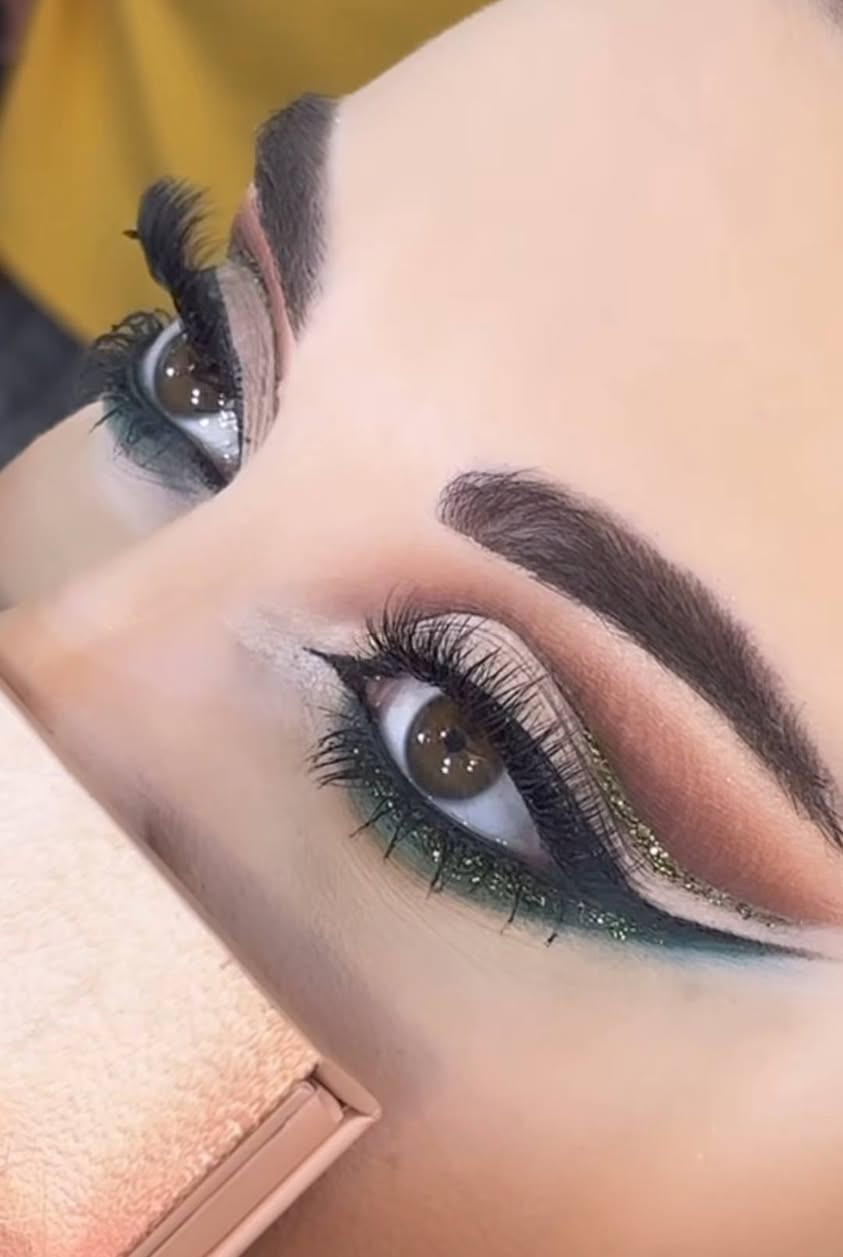 هلاوو بنات ❤️
الي عدها حفلة تخرج او مناسبه او عروس ومحتاره وين اتروح الحل عندي بشهادة الزبائن والحمډِلُلُهْ 🤲🏻🌸
الشغل حسب الطلب / ميكب + تساريح اي مويل +نقش حنه + أحفافه + اضافر 
شغلي لزبائني 👇❤️


**إذا كنت صاحب هذا الإعلان وتريد حذفه لأي سبب، رجاءا أرسل رسالة إلى الدعم الفني**