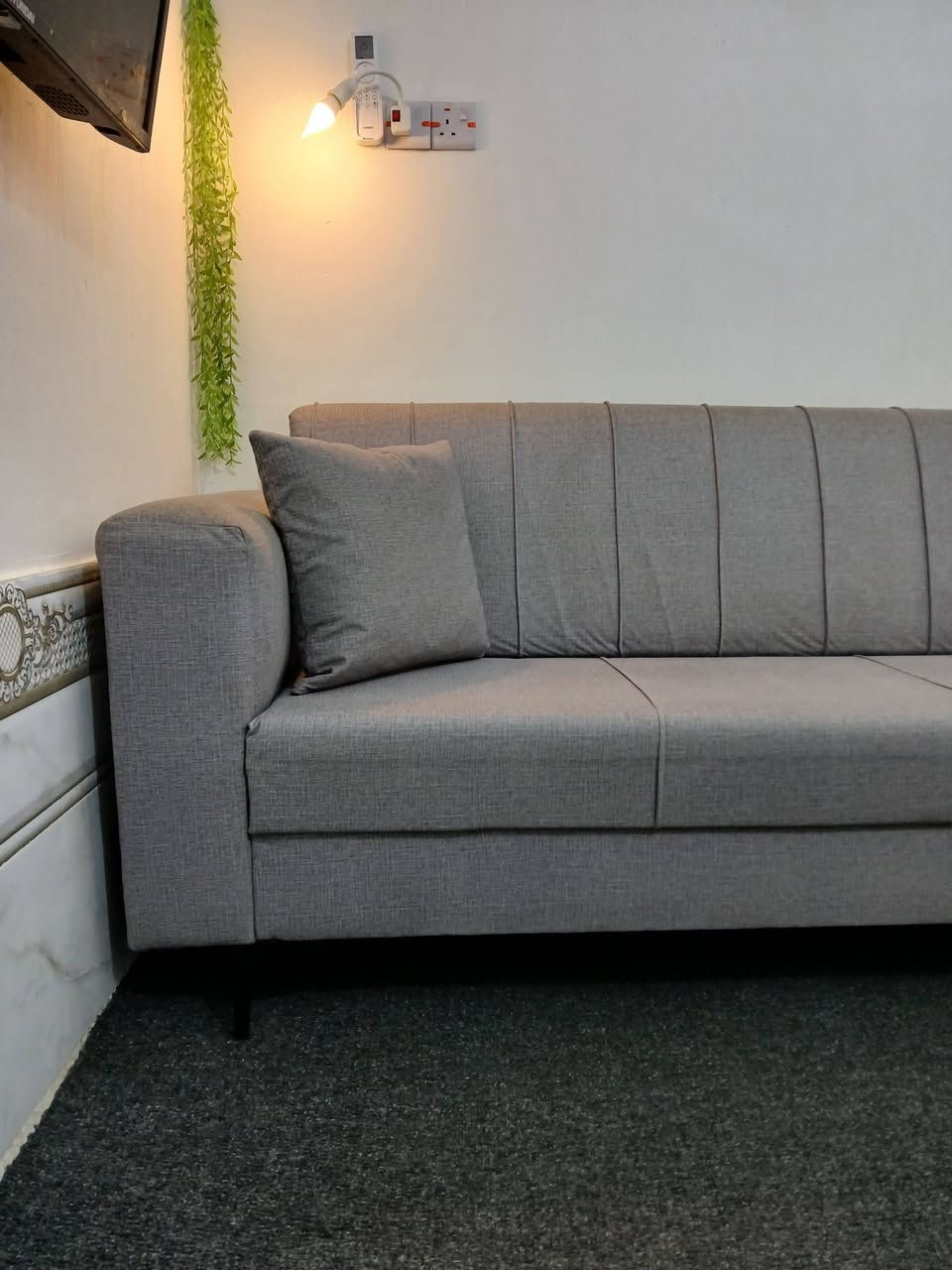 تخم كامل
لون رصاصي
5 قطع 10 مقاعد
300 بي مجال
حي الفداء
