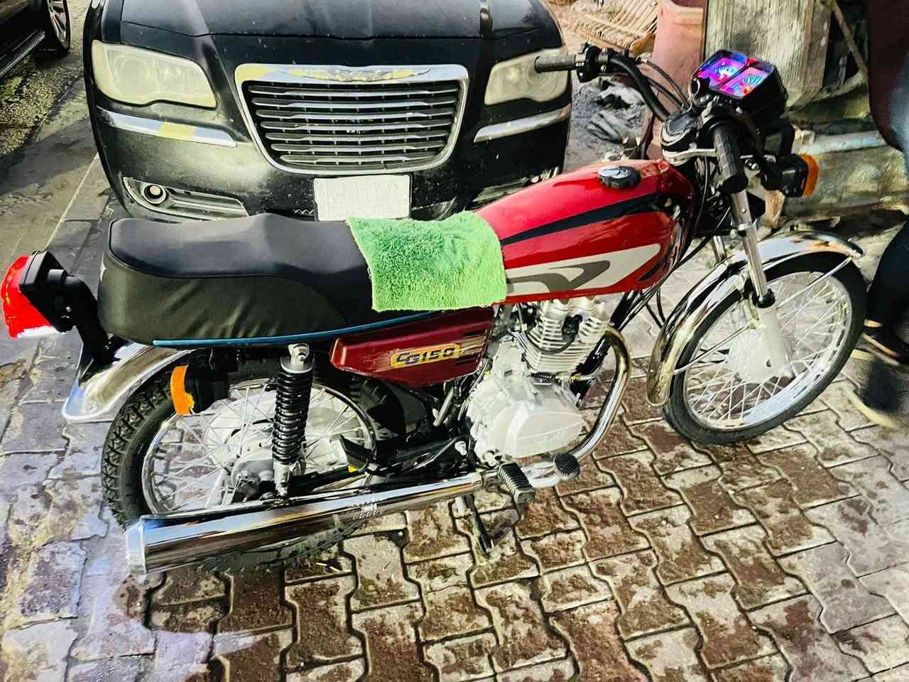 السلا م عليكم دراجه للبيع  نامه مكينه (150) 5گير سلف اول تبديلة دهن اوراق سكنر شراي يتصل ع رقم وبي خير ويدلل مكلف بلنشر ***********
