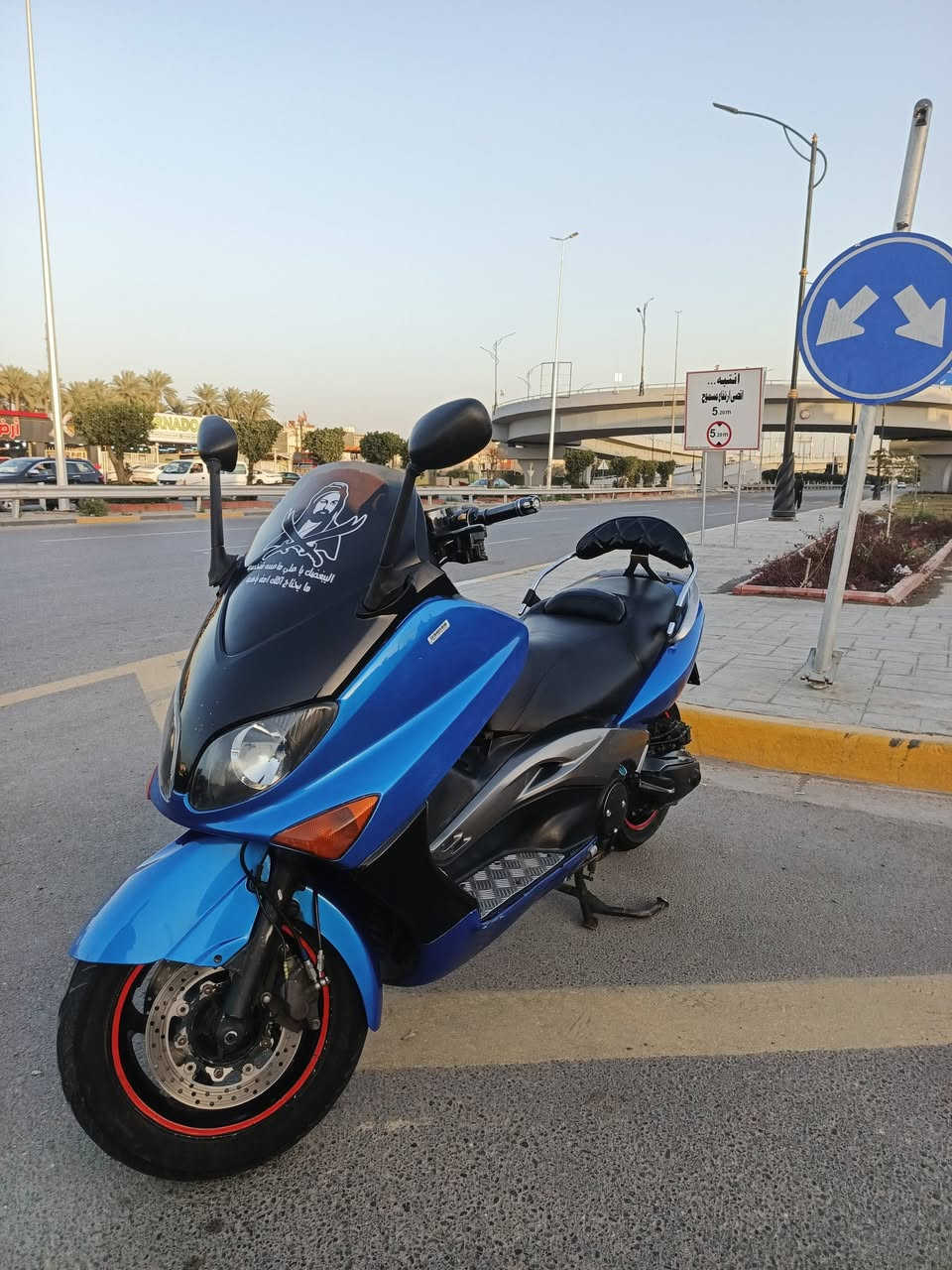 سلام عليكم من رخصة الادمن للبيع تيماكس 2008 ماشيه ٤٢ مكينه ممفتوحة ابد للاستفسار *********** السعر المقدس ٢٣ عنوان بغداد الطوبجي
