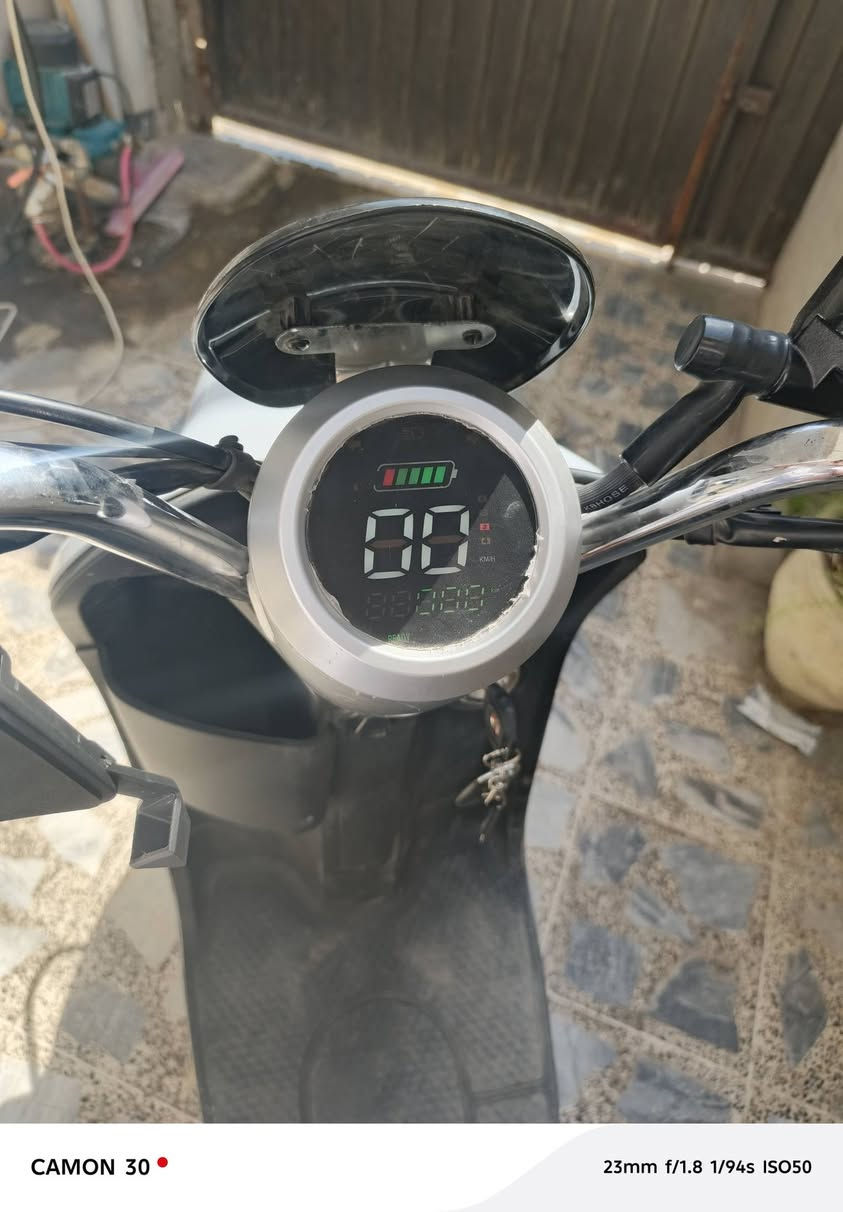 سلام عليكم عندي دراجه شحن لبيع  سعر 450 العنوان موصل جنب الايسر حي سومر اليريد يتوصل عل رقم ***********
