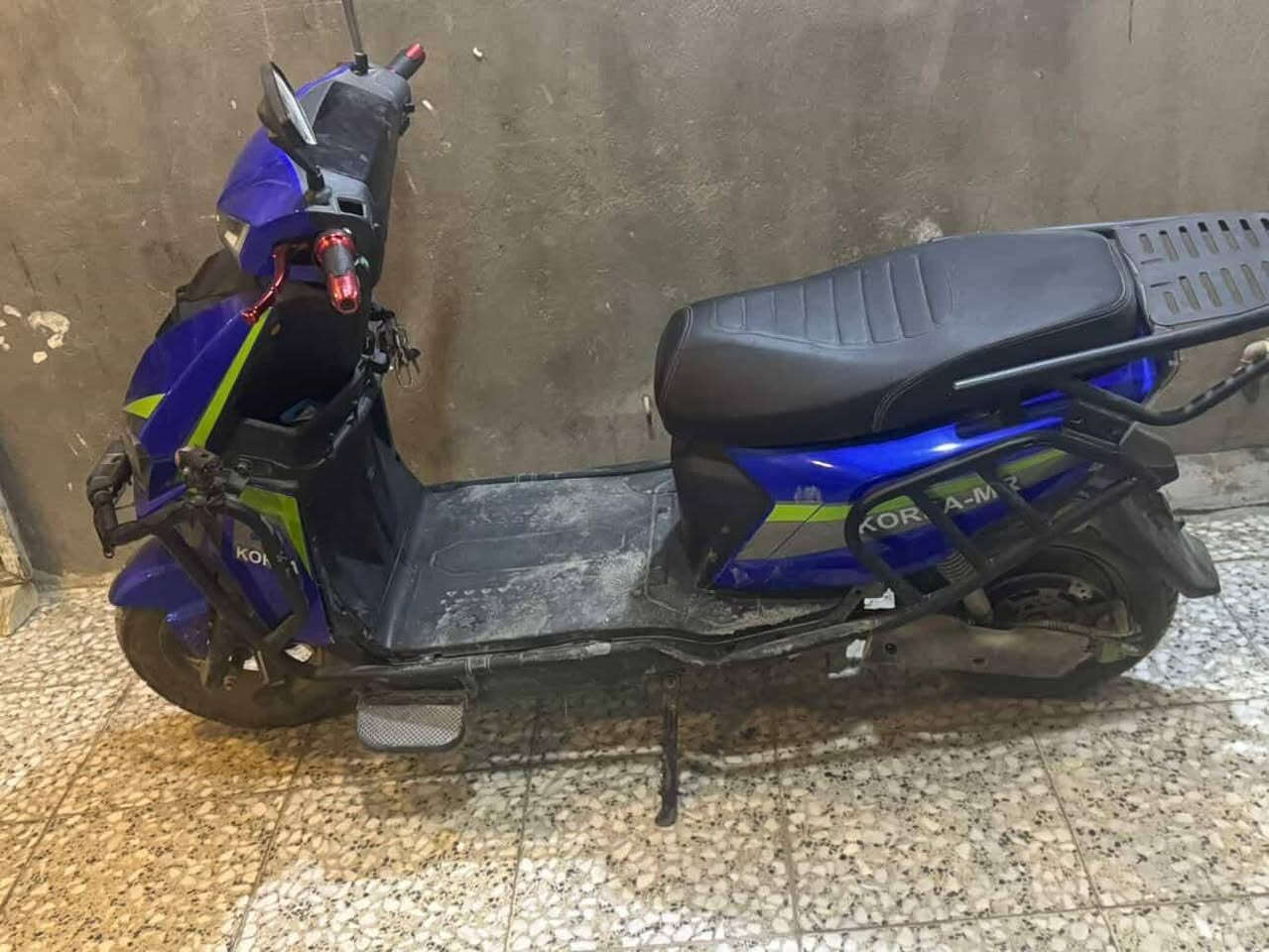 سلام عليكم دراجه كوريا mr بحاله الوكاله دراجه فول الله شاهد بس تاركها ما استخدمها ماشيه 4الاف
6 بطاريات كبار 
ملف 2500
سرعه 100 
نقصها بس فيشه مال كلوبات بـ5 مامسويها لان متروكه
سعرها 550 
*********** . متواجد رصيد و واتساب
