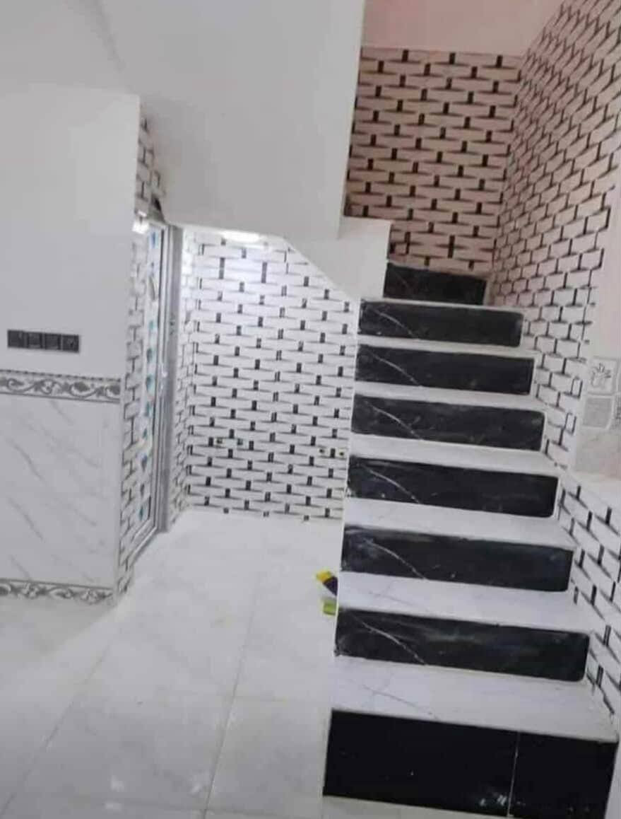 سلام عليكم بيت اليجار بيت نضيف جداً دفع كل شهرين سوه اليجار 325 مراسله على واتساب او رقم/***********
