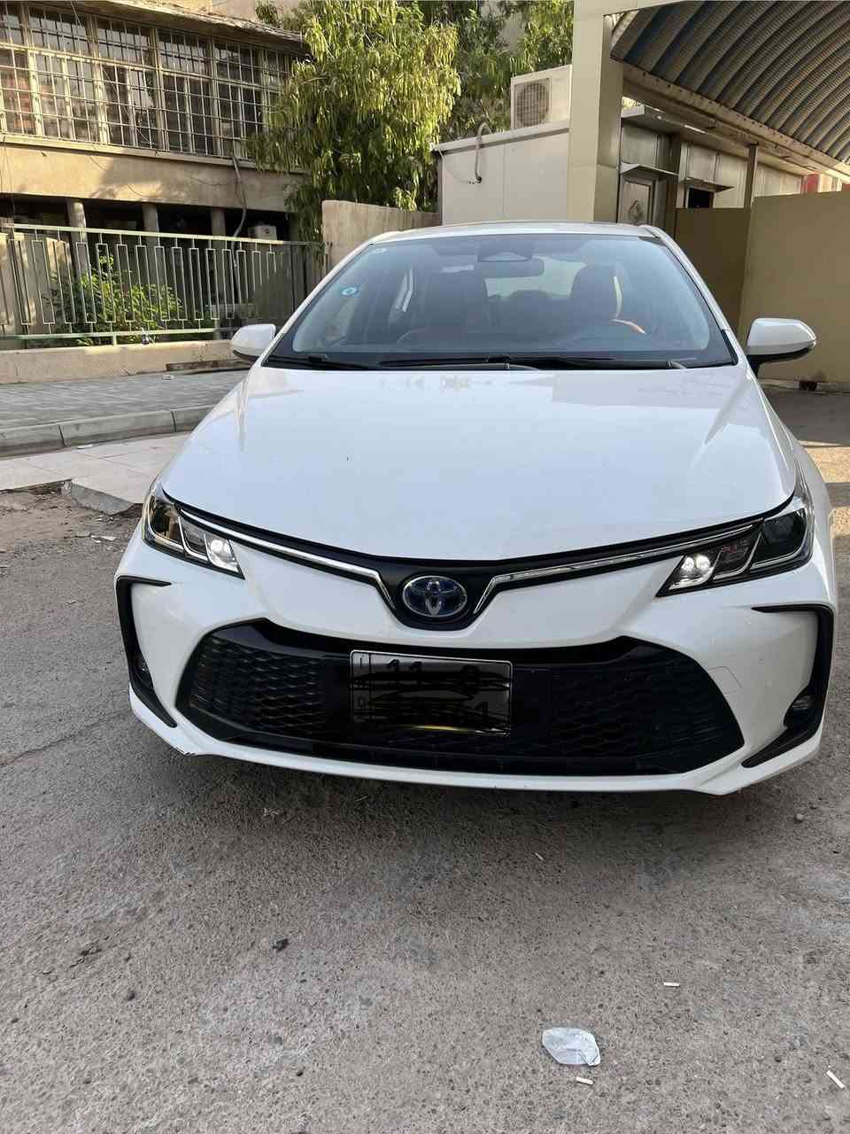 السلام.  عليكم
كورلا هايبرد خليجي
موديل 2024 ماشيه 35 الف كيلو متر 
فول مواصفات 
شاشه كبير +كار بلاي
فتحة +فول تحكم ستيرن 
عداد الكتروني
3وضعيات قيادة
اشاير بل مرايه 
رادار امامي + خلفي 
تحديد مسار 
سايد بريك بصمة 
اوتو هولد  نظام Ev 
تبريد قطعتين 
السياره مكفولة من الصبغ والبارد 
مكان السياره. بغداد 
السعر 153 وبيها مجال بسيط 
***********

