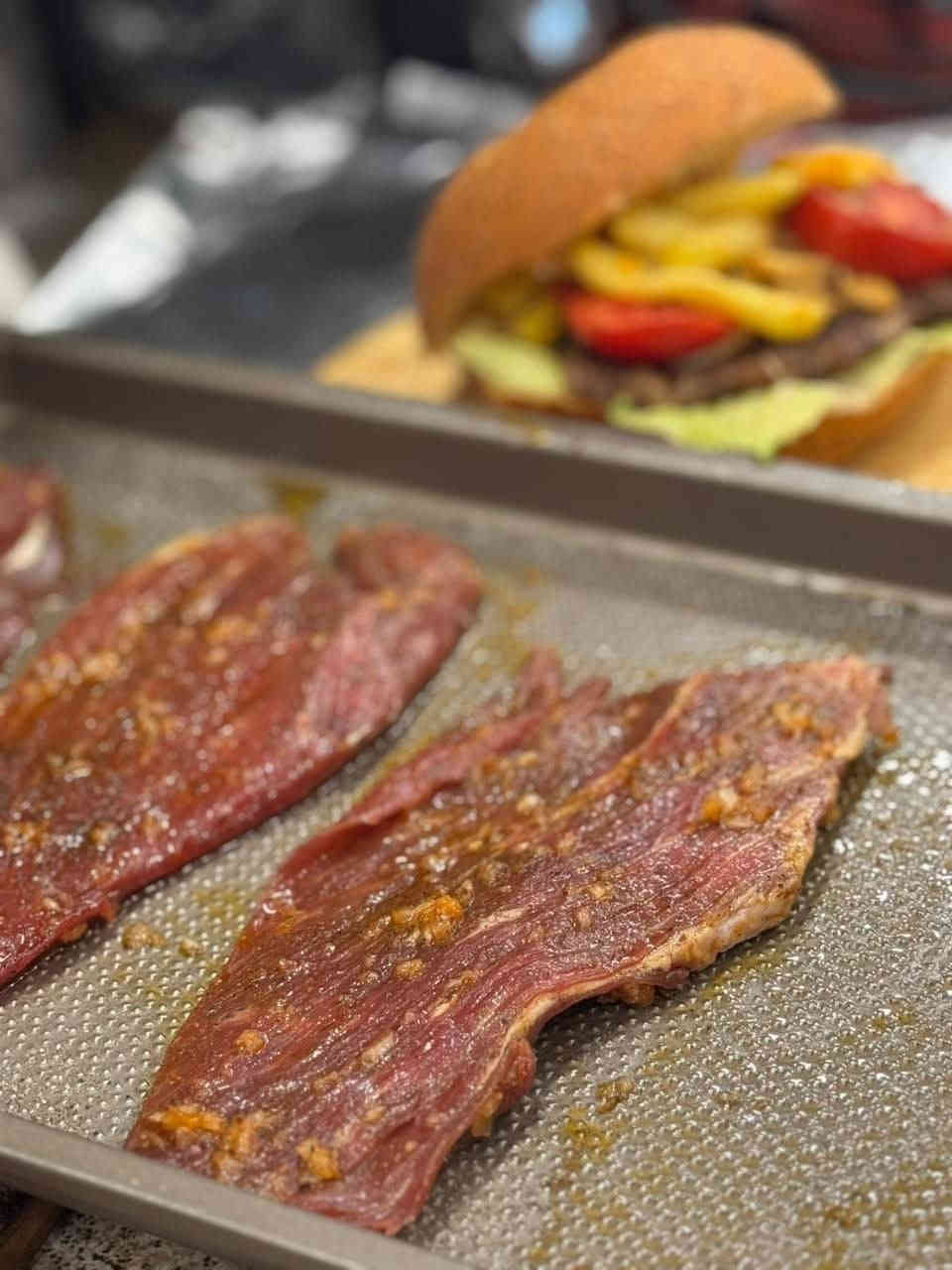 السلام عليكم..شيف مشاوي عامه بكل أصناف المشويات أكثر من 10انواع بالكباب والتكك ومسحب دجاج وعرايس لحم وعرايس دجاج واجنحه وكباب المتر وصلصات المشاوي وشيف شاورما لحم ودجاج بطريقه احترافيه متفرغ للعمل سكني بغداد الكرخ..***********
