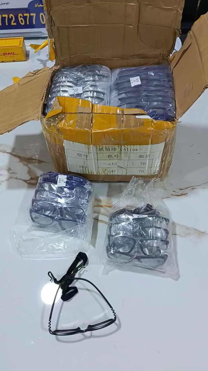 عوينات طبية باطار مطاط مضاد للكسر متوفر منها ١٤٠ قطعة بلونين اسود و نيلي و بسعر مناسب.

التواصل عالخاص او واتساب ***********. يوجد توصيل لكل المحافظات.
