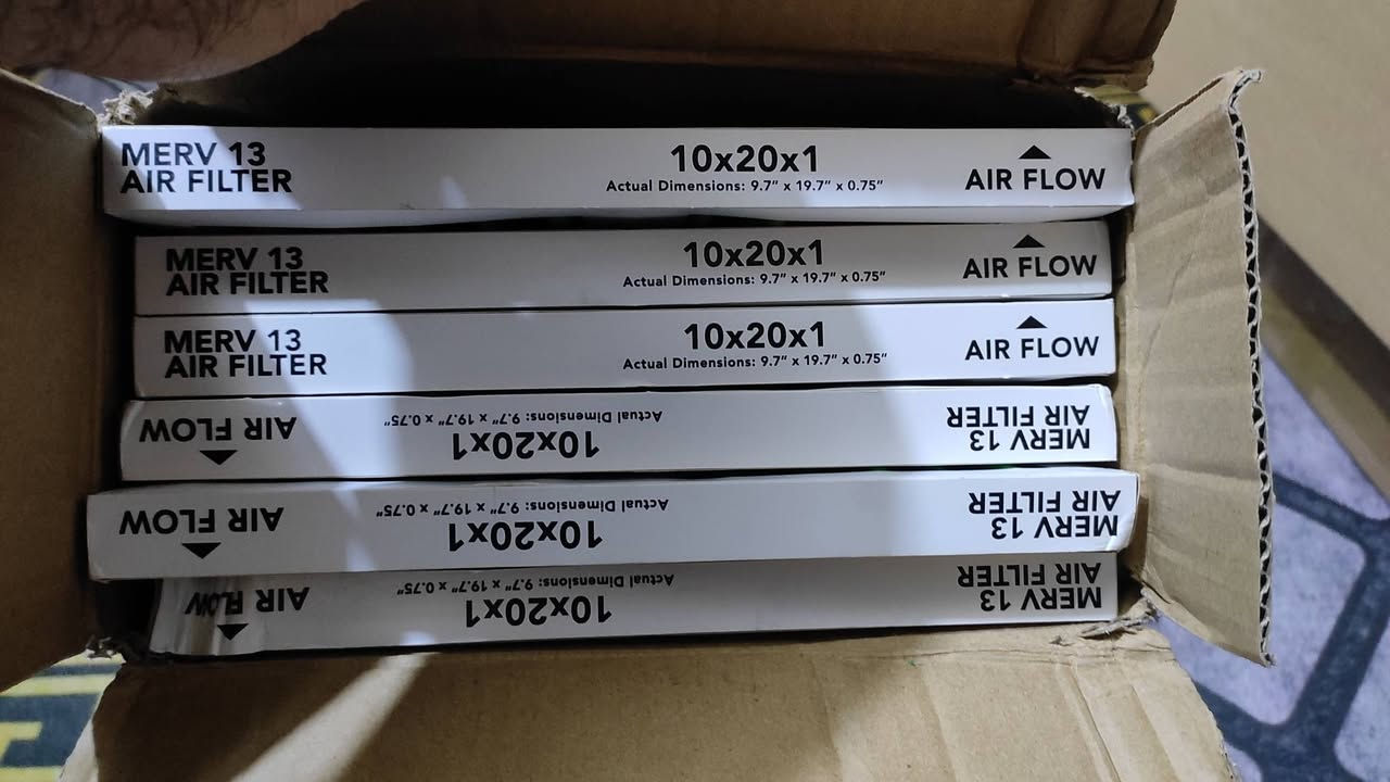 هذا المنتج عبارة عن مرشح هواء (فلتر) من نوع "MervKing". 
المقاس: 10×20×1 بوصة. 
التصنيف: MERV 13، وهو تصنيف كفاءة عالي يلتقط الجزيئات الصغيرة مثل الغبار، حبوب اللقاح، العفن، البكتيريا، وبعض الفيروسات. 
الاستخدام: مناسب لتحسين جودة الهواء في المنازل والمباني التجارية، خاصة لمن يعانون من الحساسية. 
المنتج يتكون من 6 قطع فلاتر 
 السعر 15 شامل اجور التوصيل


**إذا كنت صاحب هذا الإعلان وتريد حذفه لأي سبب، رجاءا أرسل رسالة إلى الدعم الفني**