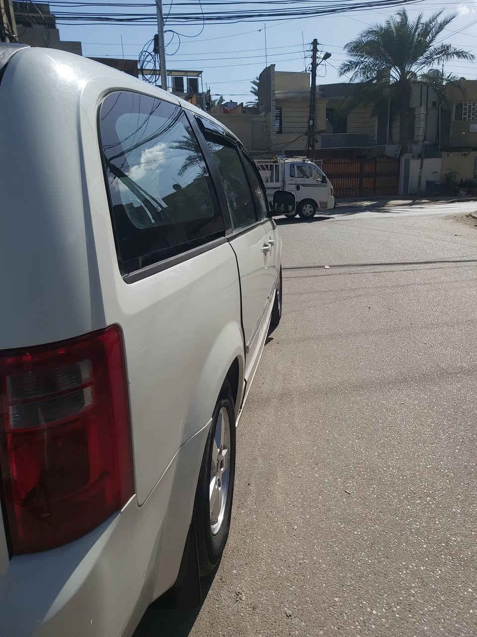 كرفان 2008 للبيع فقط.
دوج كرفان XST 
ابواب وزجاج وكشن السائق كهربائي
شاشه قلاب. 
محرك 3.300 وكير خير من الله جاهزه 
صدر امامي خلفي كله جديد. 
اطارات بطاريه جيده جدا.
سنويه2030.باسمي هزه. ضربتها الباب سلايد جهه السكن. وجاملغ خلف السائق بيها كم قطعه صبغ سطحيه ودعاميه اماميه.كهربائياتها كلها شغاله تبريد 3 قطع ثلج حماوه صيف شتاء ثابته.مكانها بغداد سعرها 110$ بيها مجال حگ الجيه. المايعجبه لايكسر بالسعر..الشراي يتصل ويجي يگلب ويفحص ويطلع تراي لاي مكان
***********
***********
واتساب.
