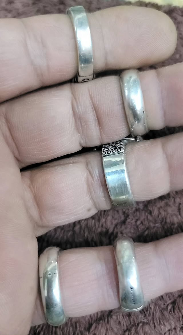 السلام عليكم للبيع 5خواتم عقيق يماني بصياغه ثقيله البحرين
مكاني بغداد البلديات
***********
