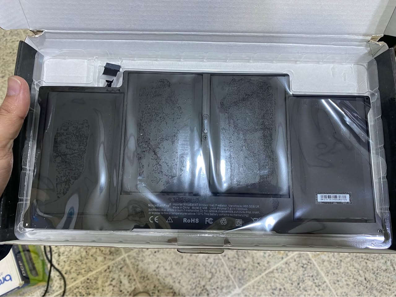 پاترییەکی لاپتۆپی ماکبووک ئێر (MacBook Air) بۆ فرۆشتن.
• مۆدێل: A1496
• جۆر: NinjaBatt (یەکێک لە باشترین براندە جێگرەوەکانی ئەپڵ)
• حاڵەت: زۆر نوێیە و هەرگیز بەکارنەهاتووە (ناو کارتۆن).
• بۆ چ مۆدێلێک دەبێت؟ بۆ MacBook Air 13-inch مۆدێلەکانی ساڵی (2013, 2014, 2015, 2017).
• توانا: 7.6V - 7200mAh بشدار, السليمانية


**إذا كنت صاحب هذا الإعلان وتريد حذفه لأي سبب، رجاءا أرسل رسالة إلى الدعم الفني**