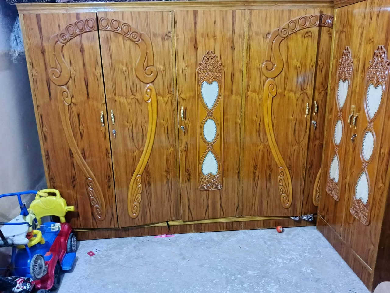 غرفه نوم للبيع مستعمل قليل بس اخو جديد استفسار رقم الهاتف ***********
