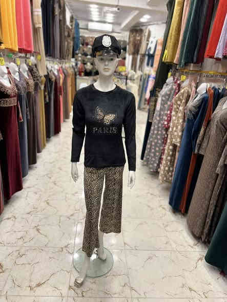 تراك  نسائي فول ليكرا 
خامه ممتازه 👌
يلبس وزن من50إلى 90كيلو 
سعر الجمله 12 قطعه (75 )الف
سعر المفرد (8)الف 
يوجد توصيل داخل الموصل 🚚 
(واتساب )***********
