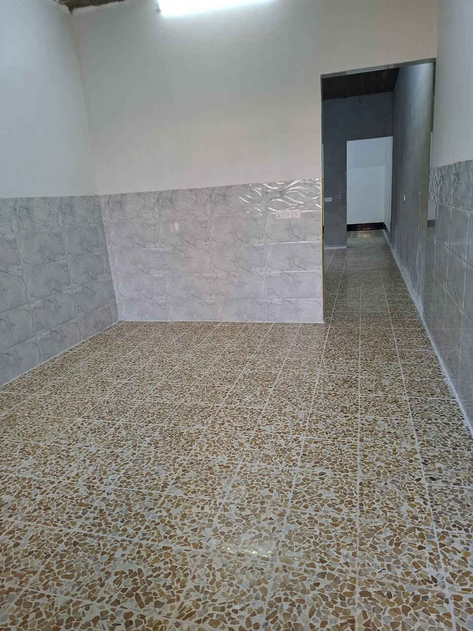 للايجار بيت طابق ارضي
حي تارمجه الشرقيه الاولى مدينه الموصل
المساحه 100 متر السمرالايجار 225
غرفه وهول استقبال مطبخ ومشتملات
***********
***********
