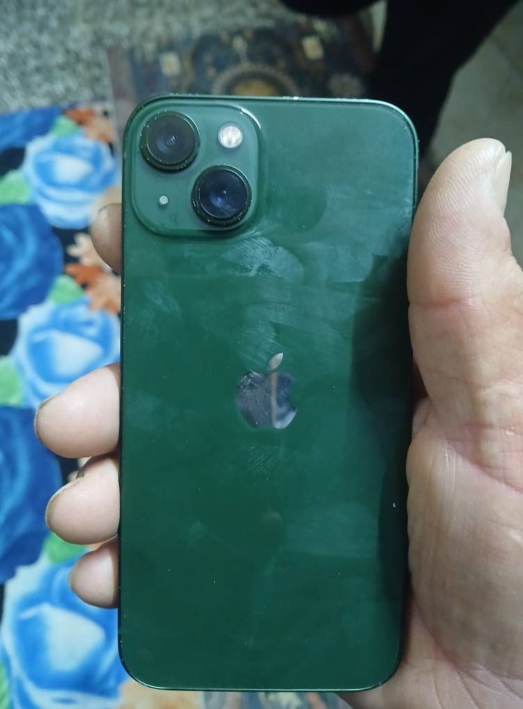 ايفون 13عادي نظافة 90 عدا حكة بسيطة جدا غير مؤثرة واضحة ف بالصورة ماستر كارتونة وكيبل بطارية 89 ظمان مامفتوح بغداد مدينة الصدر *********** السعر ٣٨٠ بغداد, العراق
