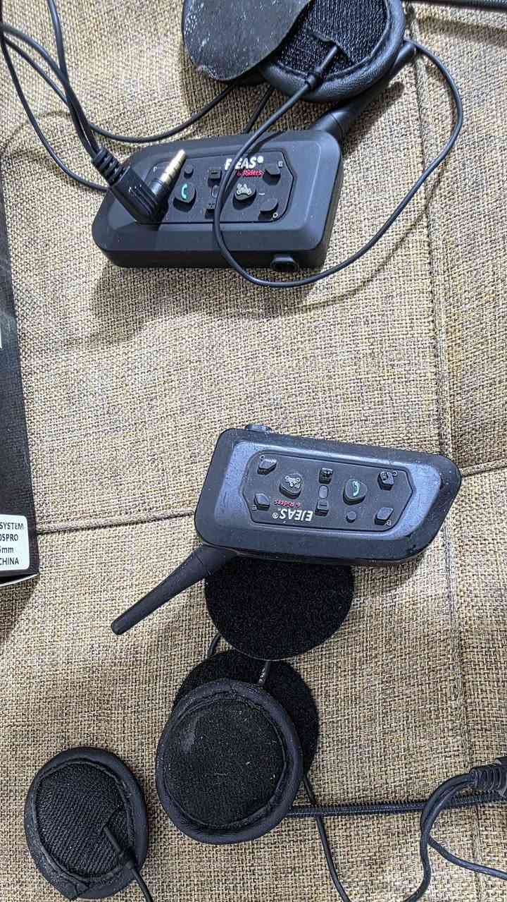 سماعات خوذه اصليات  قطعتين ثنينهم 35 وبيهم اتصال لاسلكي وهواي مواصفات للتواصل  *********** موصل, نينوى
