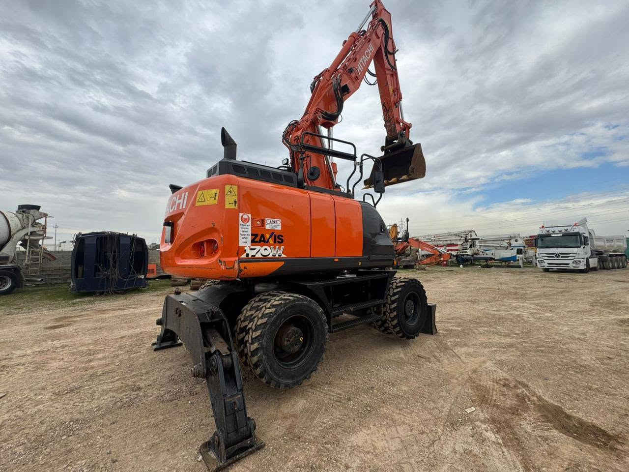 Hitachi 170 B6.  2018
Phone number: ***********-***********
Location: Erbil qushtapa
