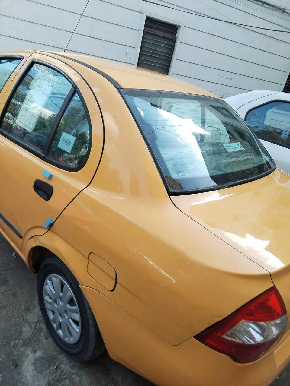 سلام عليكم عندي سياره طيبه للبيع موديل 17 سياره حلوه السعر 44 بغداد الوزيرية رقمي ***********
