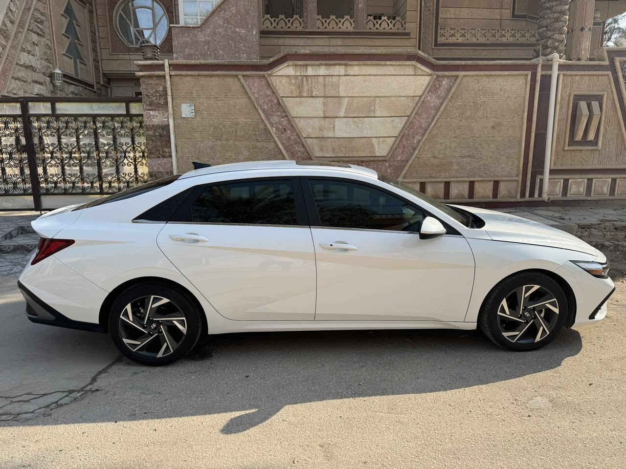 سلام عليكم
Hyundai elantra 2025 
للبيع هيونداي النترا 2025 
السيارة بعدها زيرو ماشية 3000 كيلومتر فقط
محرك 4 سلندر 2000 دوش 
السيارة لون ابيض صدفي وارد امريكي دخول جديد ماصارلها هواي من داخلة
السيارة مصلحة وكاملة وجاهزة ومابيها اي نقص
السيارة حادثها فقط الجاملغ الخلفي جهة السايق ومصلح ومصبوغ وشغل درجة اولى
بدون ايرباك كل الايرباكات سليمة
 بدون شاصي 
السيارة فول مواصفات
1-فتحة
2-فول تحكم استيرن
3-شاشة كاملة متصلة وعدادات ديجيتال
4-رادار امامي وخلفي وجانبي (نقاط عمياء)
5-توقف ذاتي
6-لايت امامي وخلفي LED 
7-قيادة ذاتية
8-تحديد مسار
9-درايف مود (Normal,Sport,Smart)
10-اوتو هولد
11-هاند بريك دكمة
12-بصمة ابواب
13-بصمة تشغيل
14-تشغيل عن بعد
15-ابل كاربلاي واندرويد اوتو
16-لد داخلي متغير يتغير لونة من الشاشة
17-شاحنة وايرليس
18-منافذ داخلية يو اس بي وتايب سي
19-كشنات مخمل
20-كروس كونترول مثبت سرعة ومحدد سرعة 
21-كامرة خلفية دوارة
22-كشنات تدفئة
23-التبريد ايضاً بي شاشة
السيارة فول مواصفات ومناقصها اي شي كلشي بيها كامل وكل غراضها موجودة السبير والعدة والگاعيات وكلشي
السيارة بدون رقم ( تترقم جميع المحافظات )
السيارة بأسمي 
سعر السيارة 185 ورقة وبيها مجال جداً قليل
مكاني محافظة بابل الحلة
 ***********
اللي يشوف السعر غالي لا يتصل رجاءاً
اعتذر عن الاطالة وشكراً الكم ❤️
