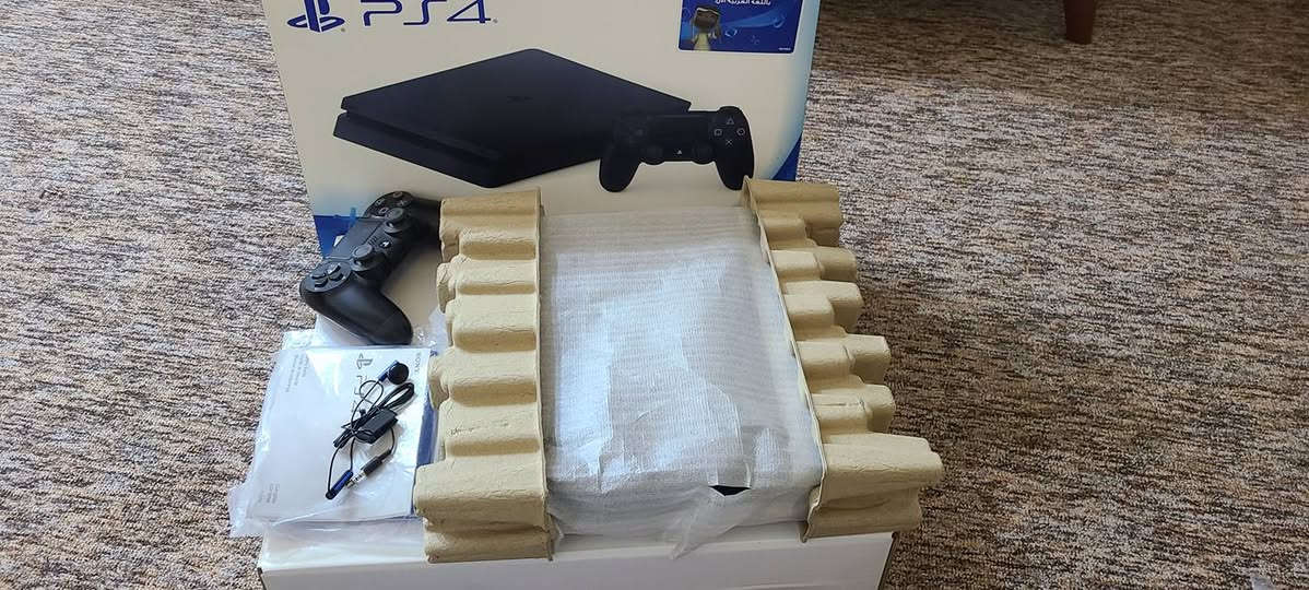 السلام عليكم ورحمة الله وبركاته 
هذا البلي انضف من الفايف هسة ماخذي اول اصدار ولان هو مرتب بقى الجهاز مرتب ونضافة فول بحيث حتى السماعة لسة ما طاكيهة من الجيس للبيع ومهكر اعتقد او قابل للتهكير 
 وجوستك هم اول نسخة ويا حتى الجيس مالتهة موجود 
المكان نجف


**إذا كنت صاحب هذا الإعلان وتريد حذفه لأي سبب، رجاءا أرسل رسالة إلى الدعم الفني**