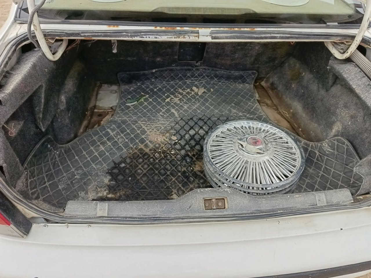 بيع مستعجل
سمند مديل ١١ 
رقم قدسيه سنويه صاقطه بل ٢٠ غرمات عليه ٢٤٠ تريد عليك تريد عليه كلشي بحسابه 
سياره مكينه بيه خيط بخار بس معدل وشلعه فول 
حداديه نص عمر.    تخم تاير جديد 
الكير مكفول 
سياره مابيه خيسات نضيفه وحلوه 
مكاني دوانيه 
سعره ٢٨وبيه مجال بصيط 💵💵
سبب البيع متوازي عله فلوس  
***********
